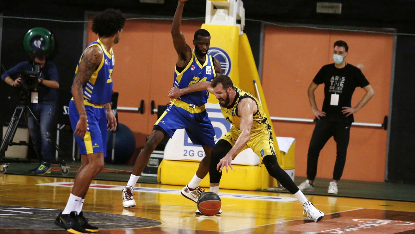 Χαριτόπουλος: «Τα κενά διαστήματα μας στοιχίζουν»