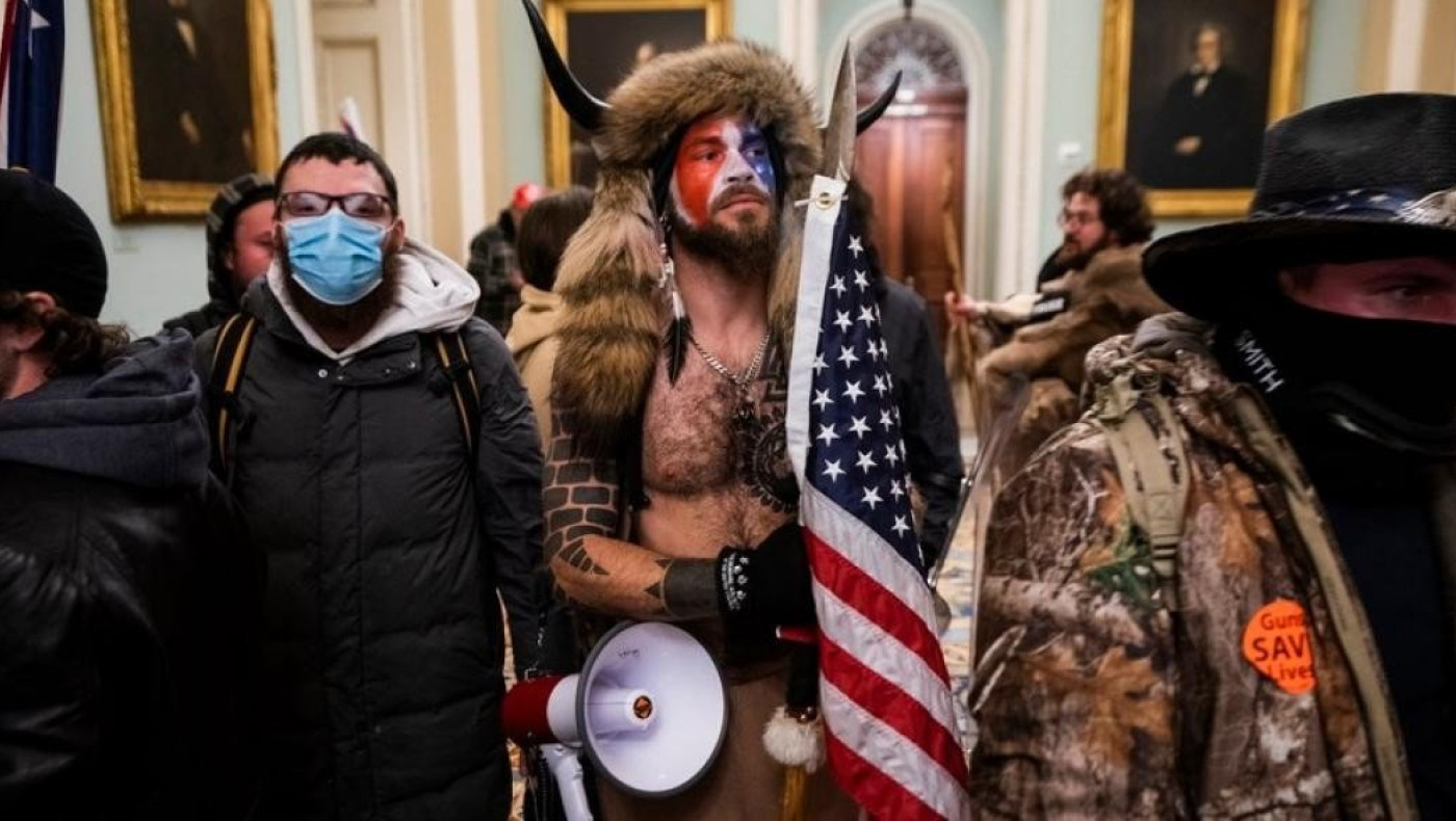 Ποιος είναι ο «άνθρωπος αρκούδα» που εισέβαλε στο Καπιτώλιο