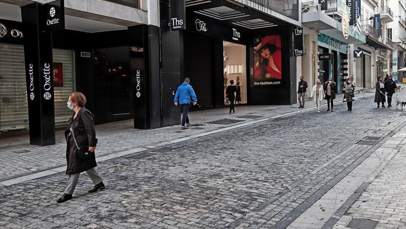 Μήπως θα έπρεπε να ανοίξει το λιανεμπόριο αντί των σχολείων;