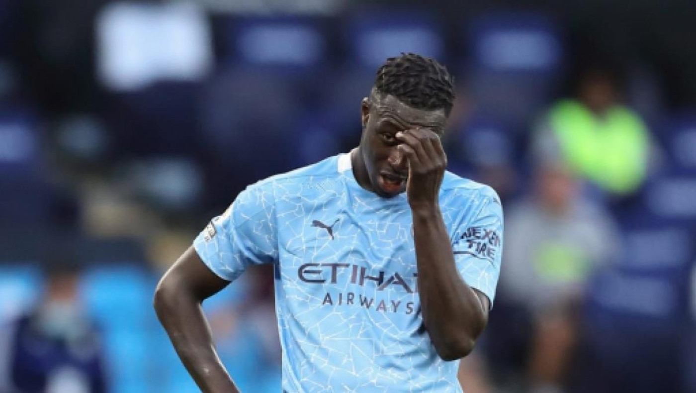 Μεντί: Ποιο Lockdown; Μετέφερε αεροπορικώς Ιταλίδα καλλονή από Ελλάδα σε Αγγλία