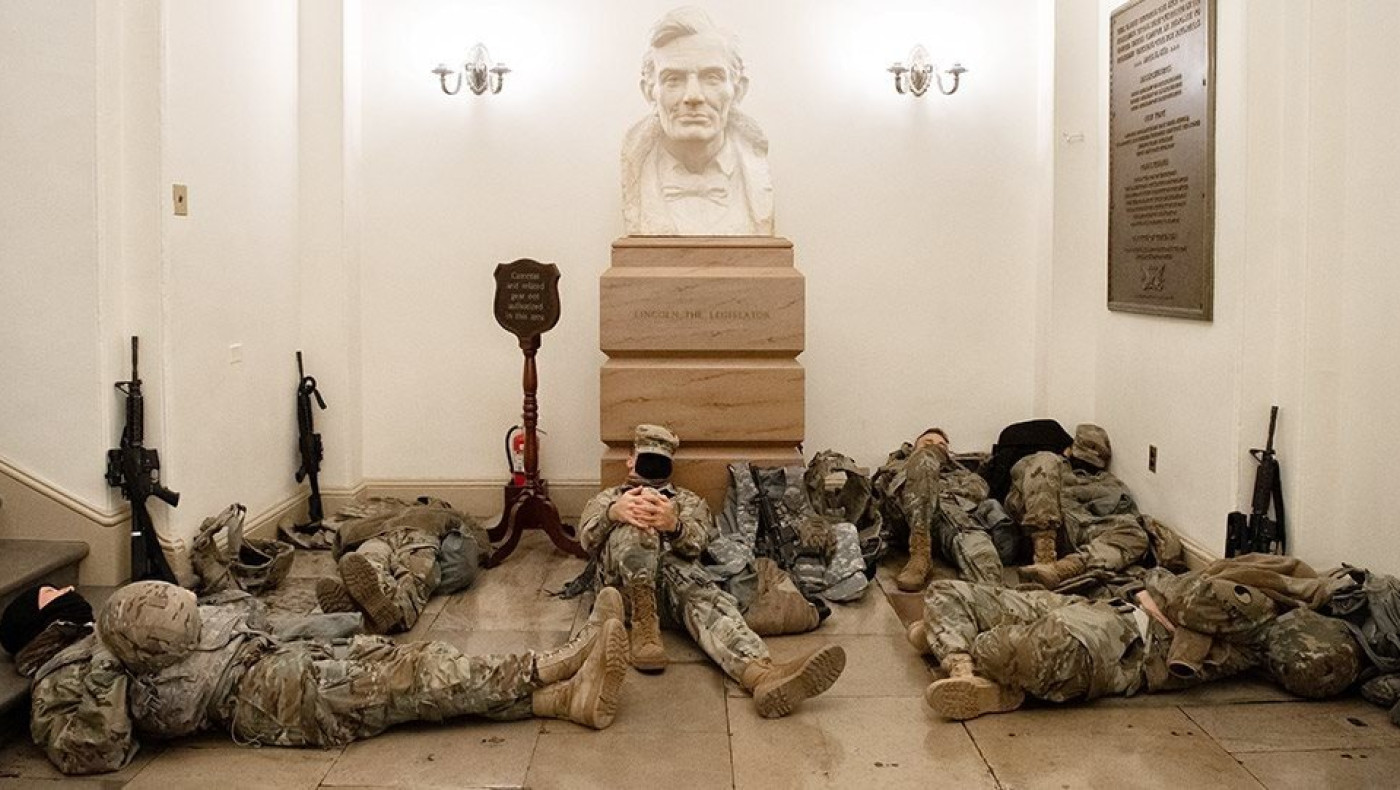 ΗΠΑ: Στρατόπεδο το Καπιτώλιο ενώ η Βουλή συζητά την παραπομπή Τραμπ