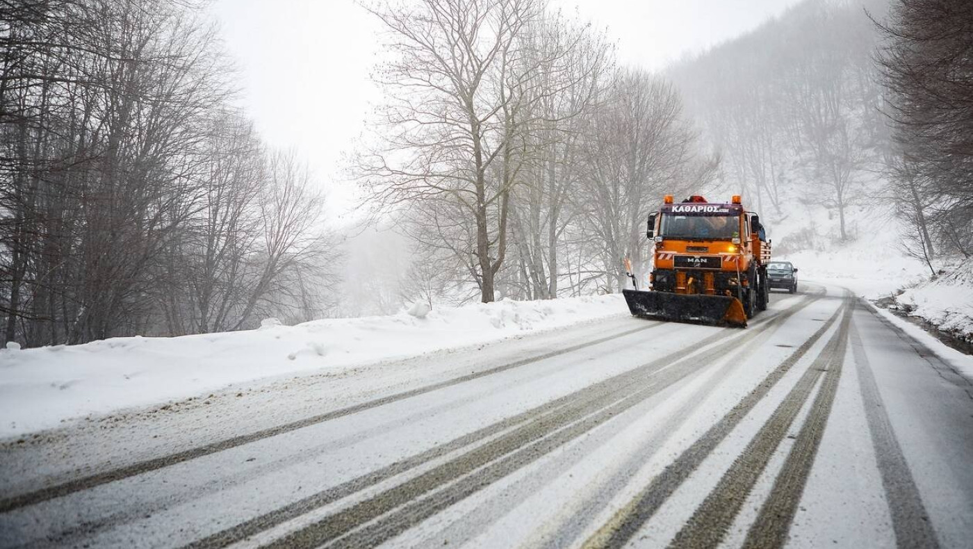 Θεσσαλονίκη: Μετά το χιόνι, το πολικό ψύχος - Ποιοι δρόμοι παραμένουν κλειστοί