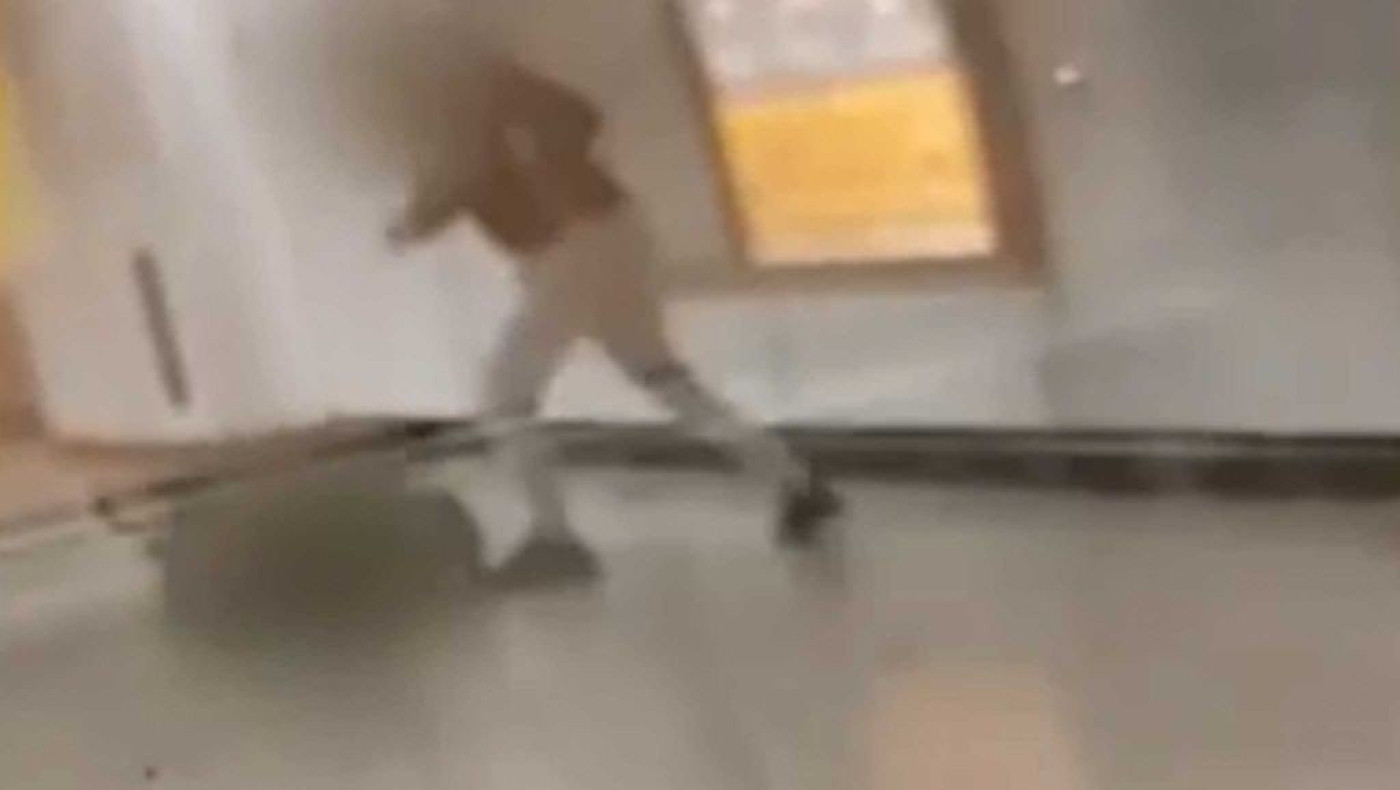 Επίθεση στο Μετρό: Νέο «σκληρό» βίντεο από τον ξυλοδαρμό του σταθμάρχη