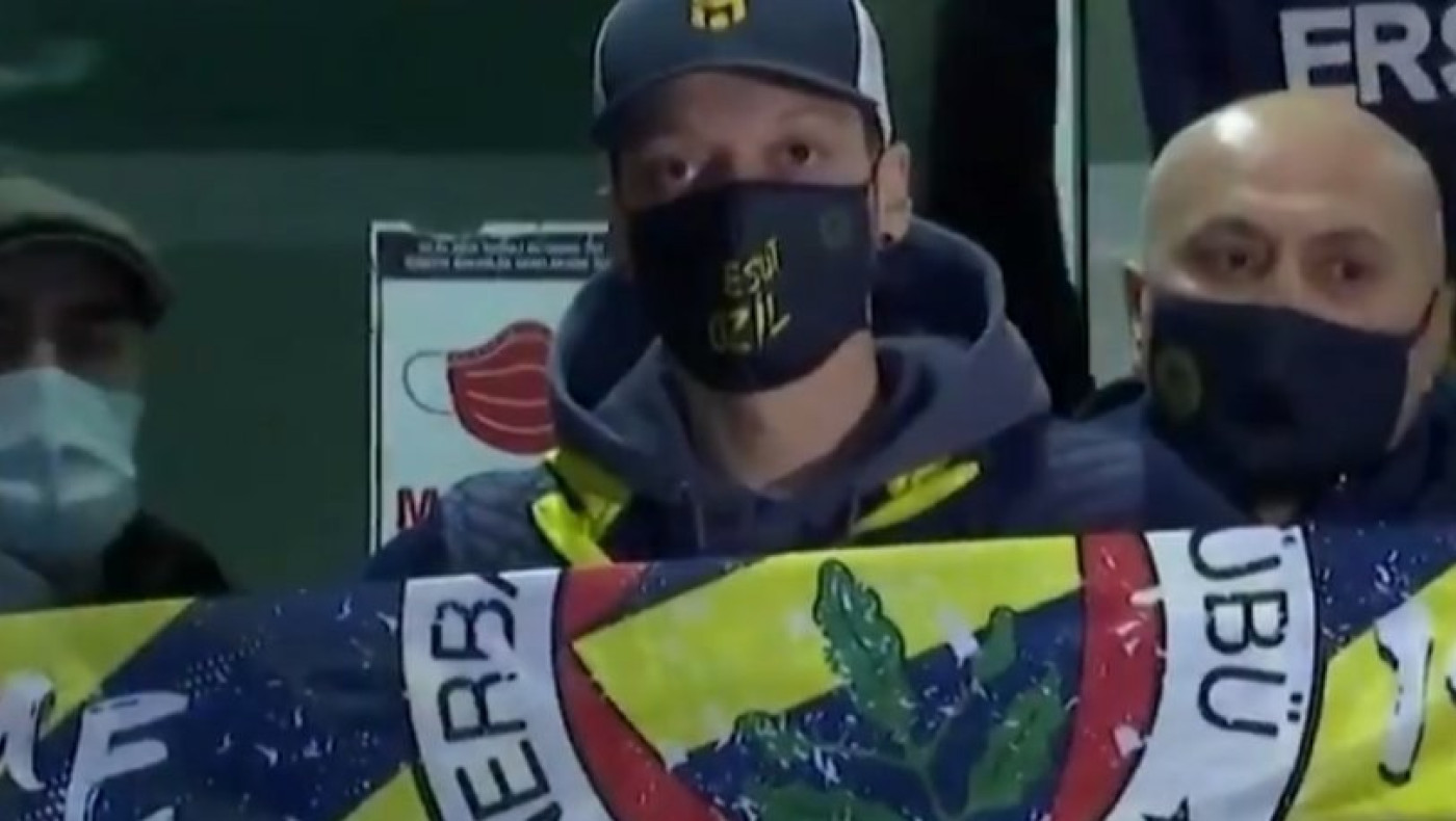 Παράνοια: 300000 οπαδοί της Φενέρ παρακολουθούσαν την πτήση του Οζίλ