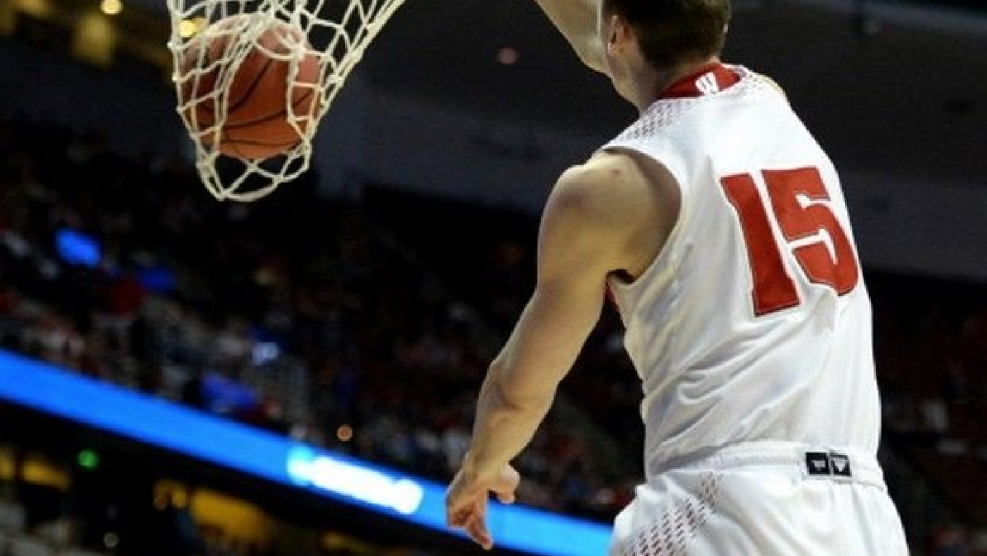 Τετράποντο με κάρφωμα