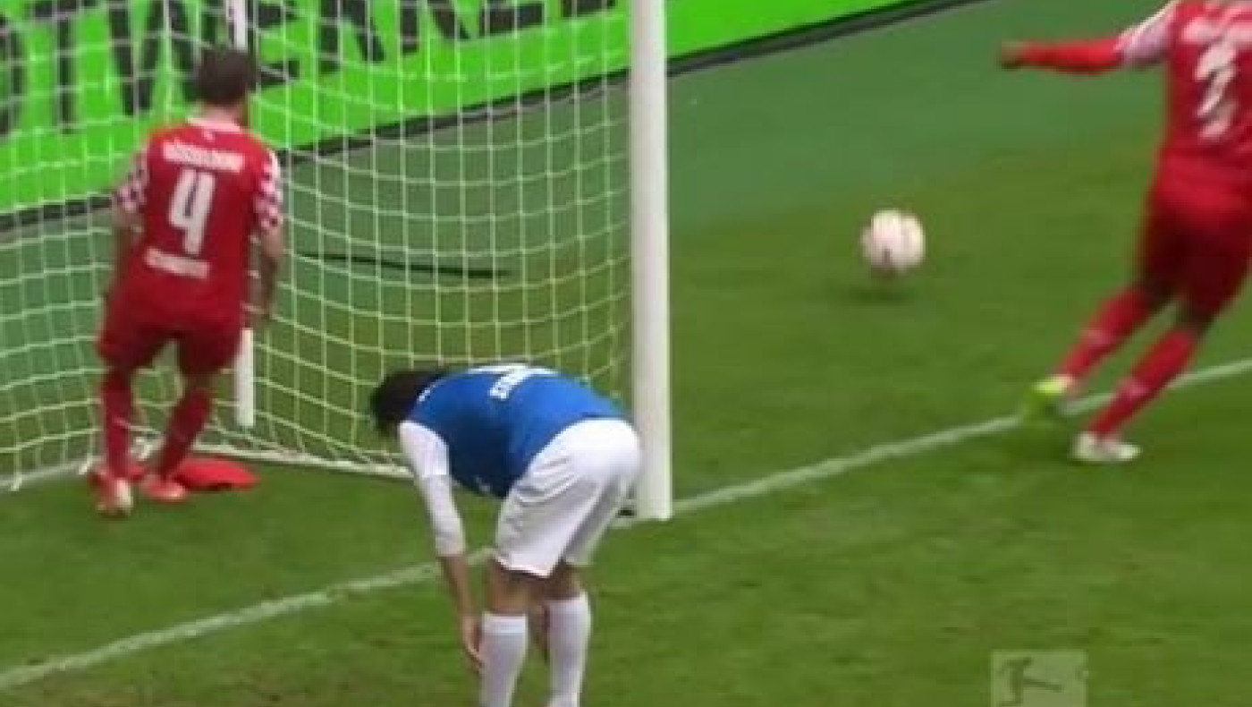  Πώς το έχασε αυτό το γκολ; (video)