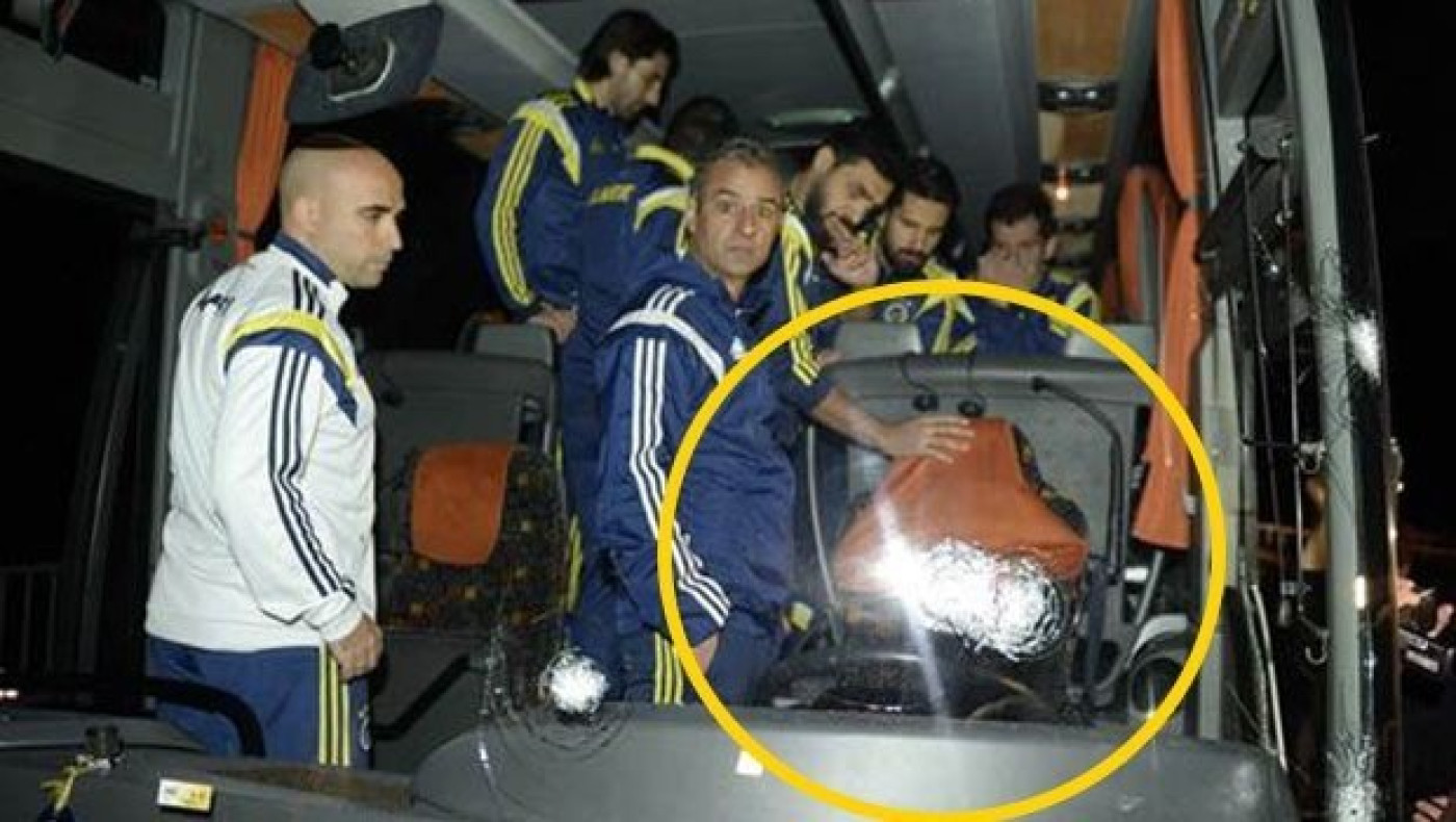 Πυροβολισμοί στο πούλμαν που μετέφερε την αποστολή της Φενέρ! (video)