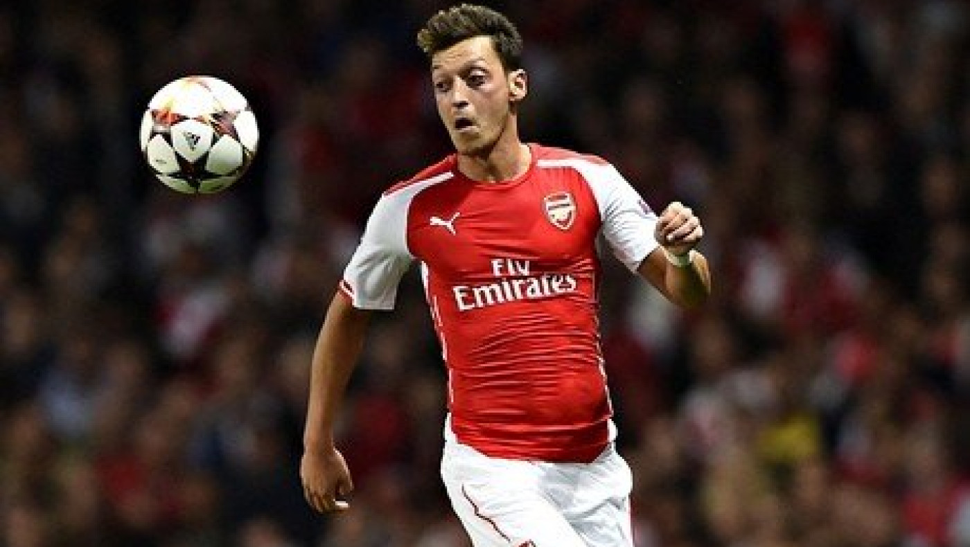 Αναρρώνει με... κλάμπινγκ ο «άρρωστος» Οζίλ