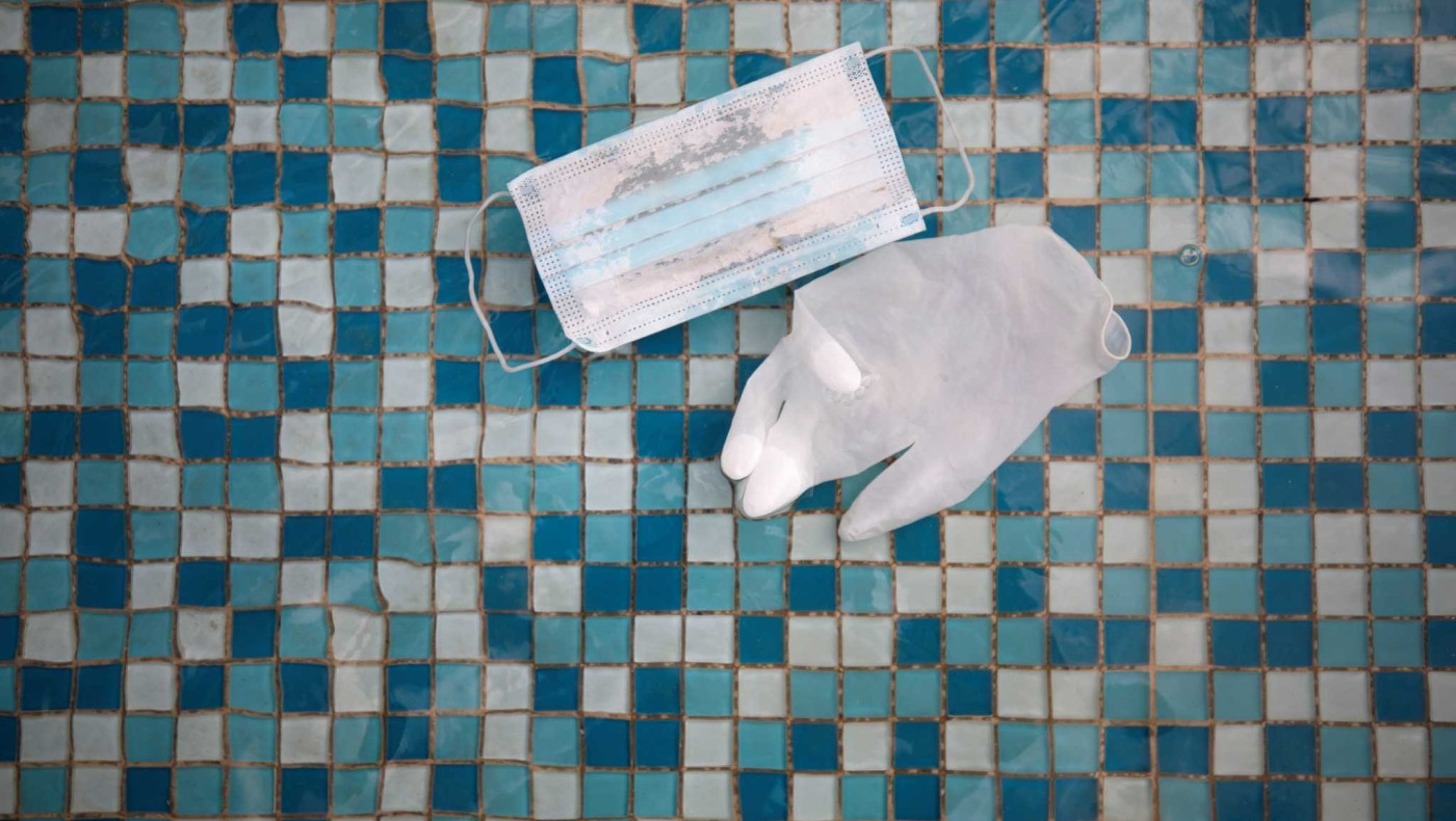 Κορωνοϊός: Μείωση κρουσμάτων, σταθερά ψηλά οι διασωληνωμένοι