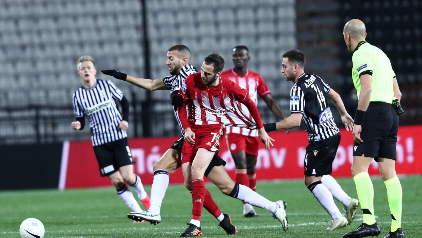 Ο ΠΑΟΚ ανέβασε ψηλά τον Ολυμπιακό, αλλά μπορεί να ξαναμπεί στο παιχνίδι στο «καυτό» τετραήμερο