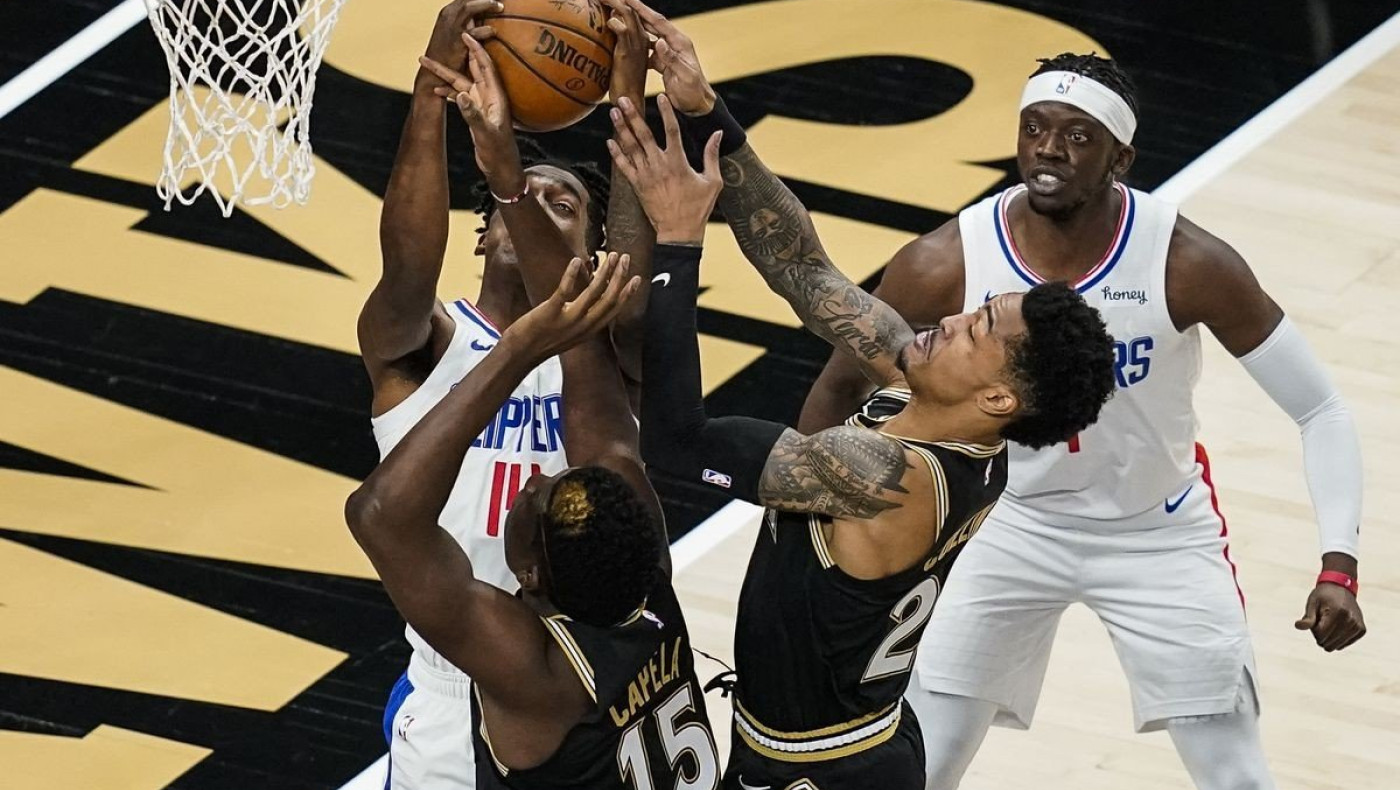 Οι Χοκς «φρέναραν» τους Κλίπερς, τους προσπέρασαν οι Τζαζ