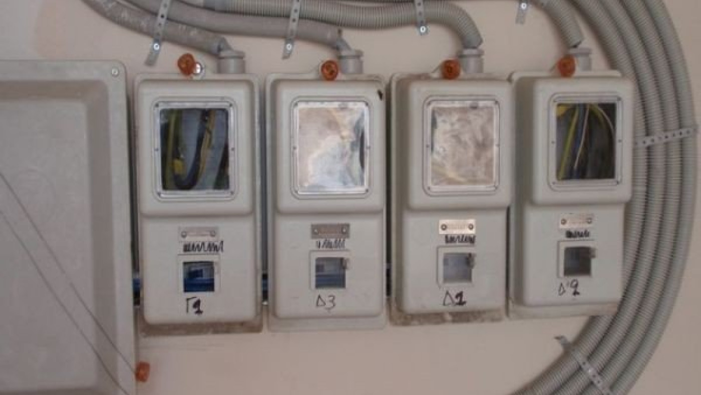 Καταγγελία: Συνεργείο του ΔΕΔΔΗΕ έκοψε το ρεύμα σε οικογένεια με άνεργο και καρκινοπαθή πατέρα