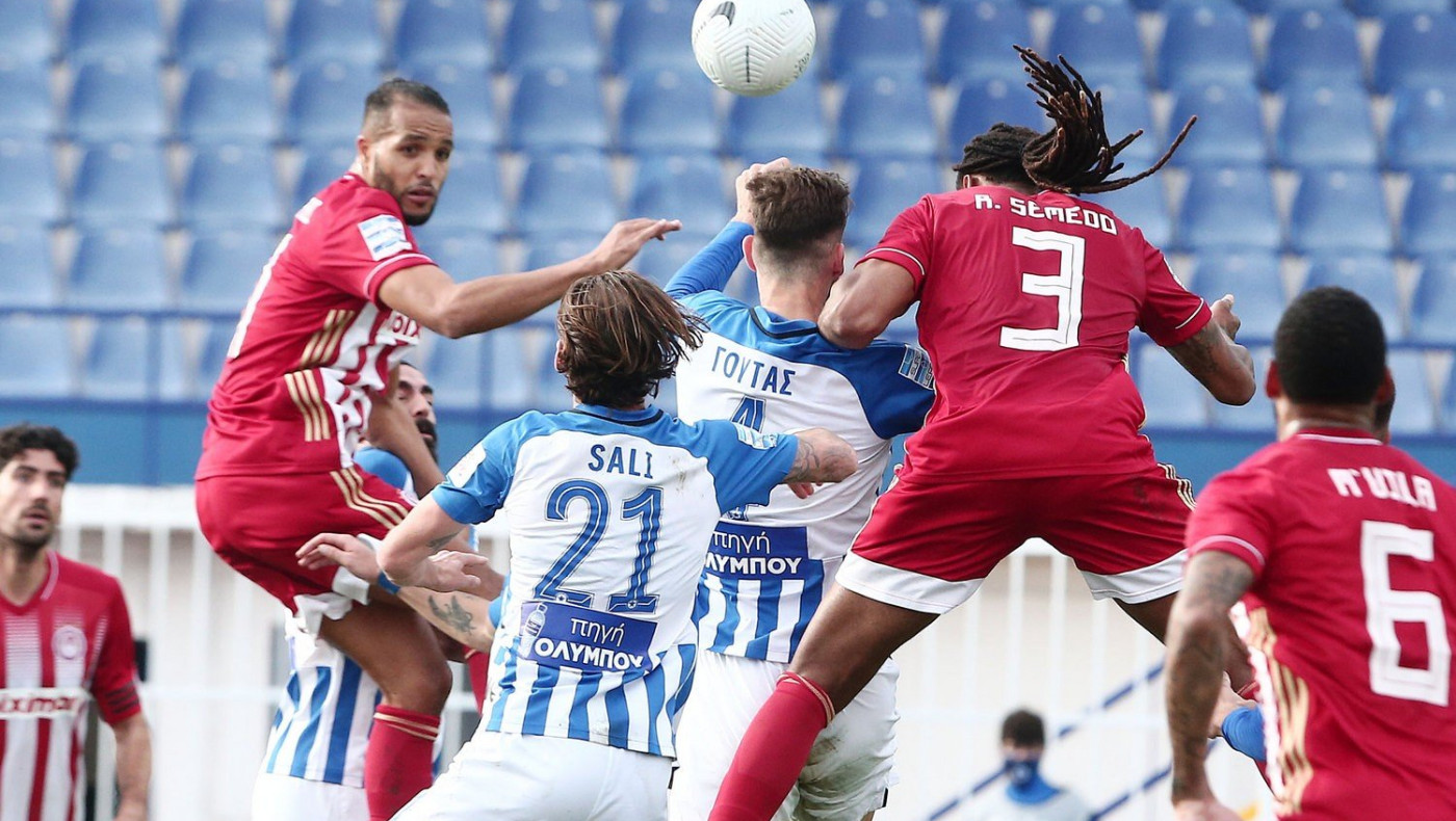 Χέρι του Σεμέδο μέσα στην περιοχή, δεν δόθηκε πέναλτι!