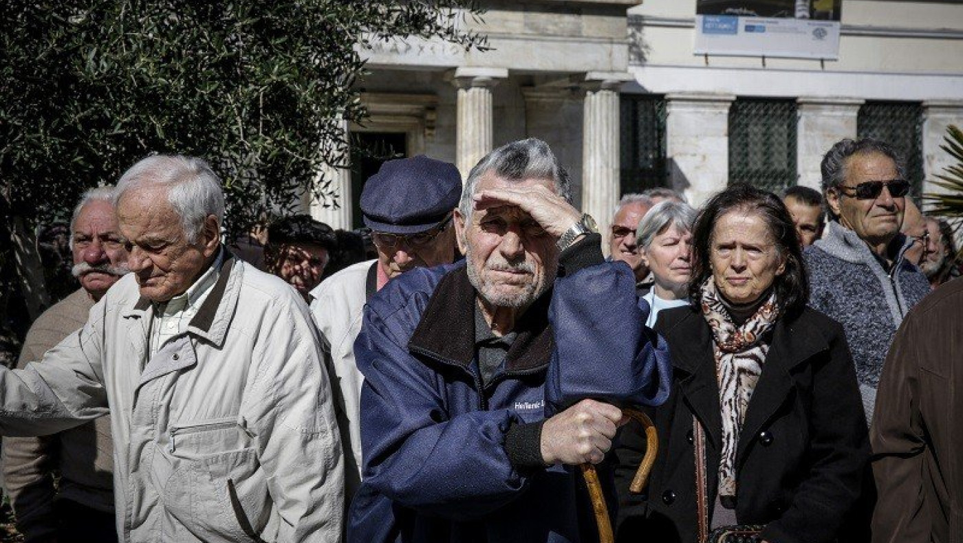 Συνταξιούχοι: Τα τρία σενάρια για την ενίσχυσή τους – Πώς έχασαν 164 δισ. από τα μνημόνια