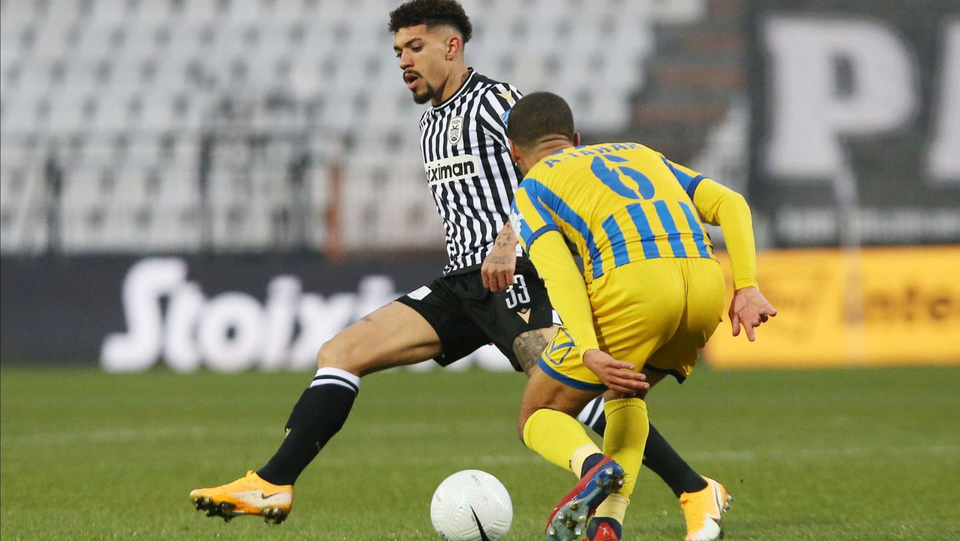 Απάντηση Αουγκούστο για τη φωτογραφία με το κινητό εν ώρα αγώνα