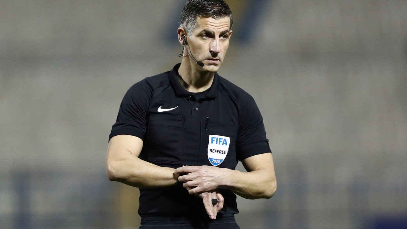 Βολέ στα... μούτρα του Σιδηρόπουλου