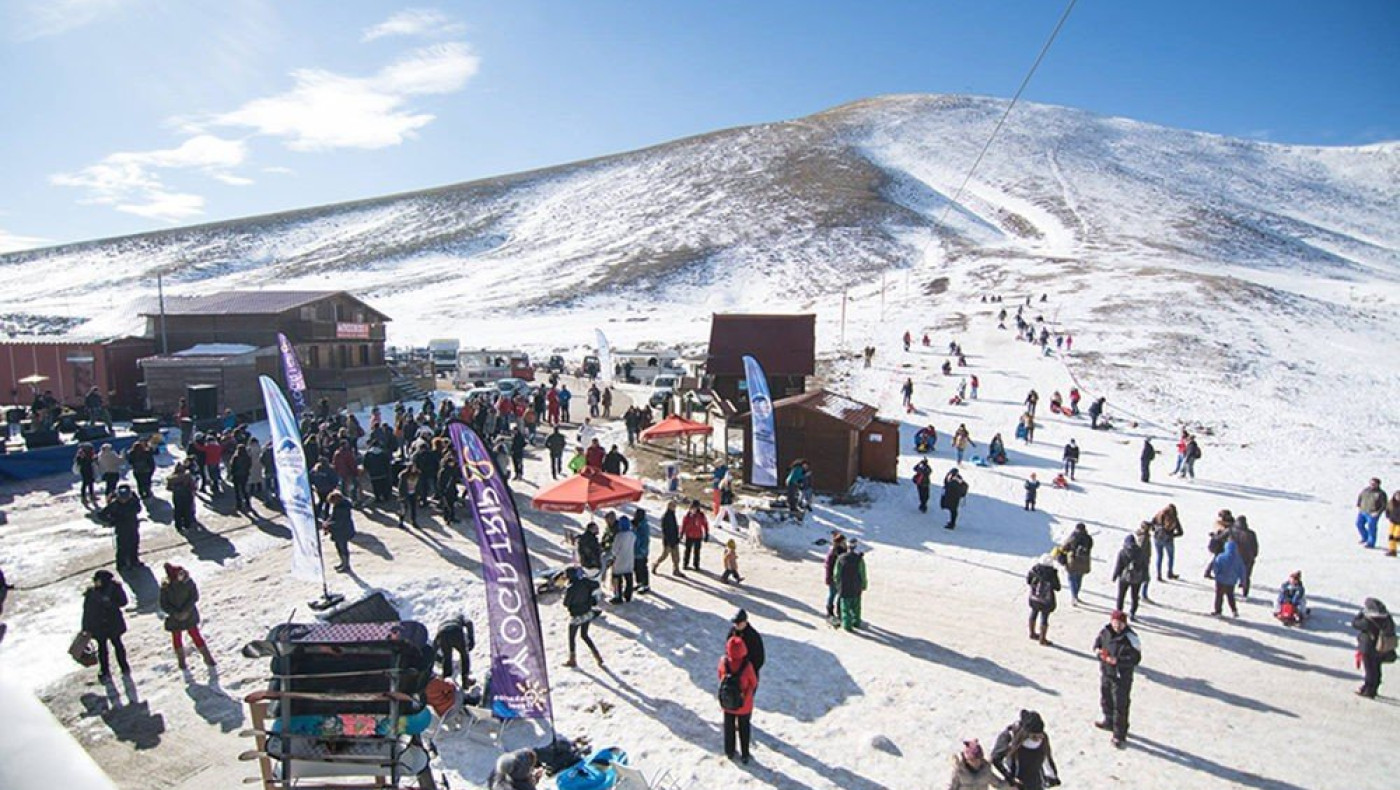 Δράμα: Εγκλωβίστηκαν 10 αυτοκίνητα στο... κλειστό Χιονοδρομικό Κέντρο Φαλακρού!