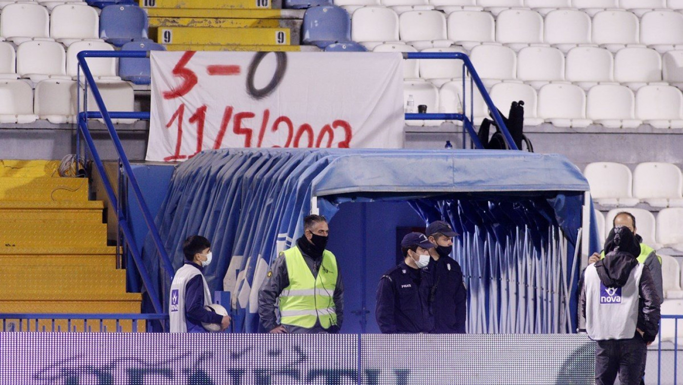 Απίστευτο: ﻿﻿Πανό στη φυσούνα της Ριζούπολης για το Ολυμπιακός – Παναθηναϊκός του 2003!