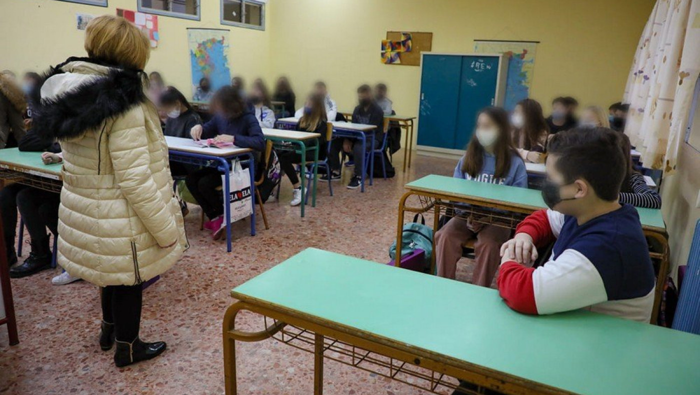 Επιστροφή στα  θρανία για τους μαθητές Γυμνασίων-Λυκείων (pics)