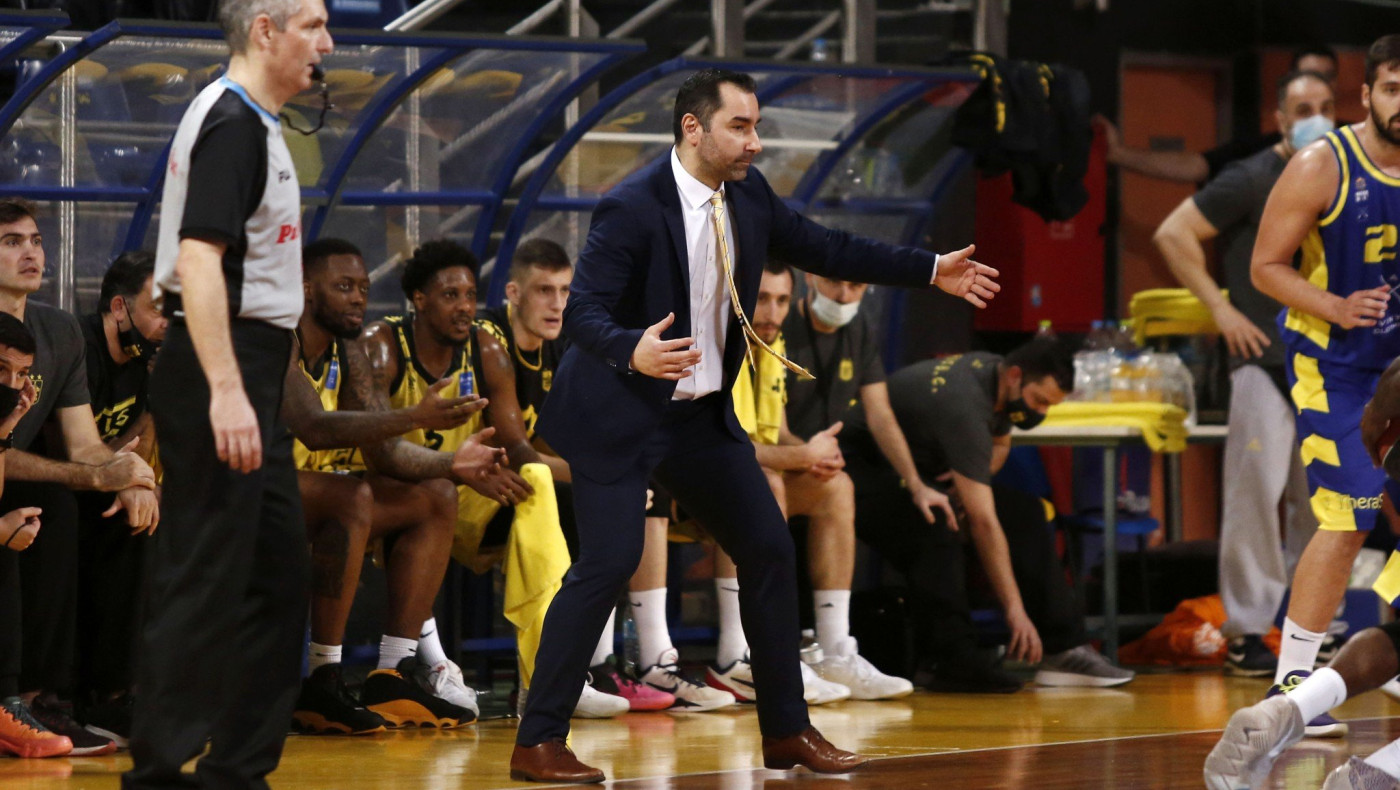 Καμπερίδης: «Οι διαιτητές μου είπαν πως ήταν σίγουροι για το τρίποντο»