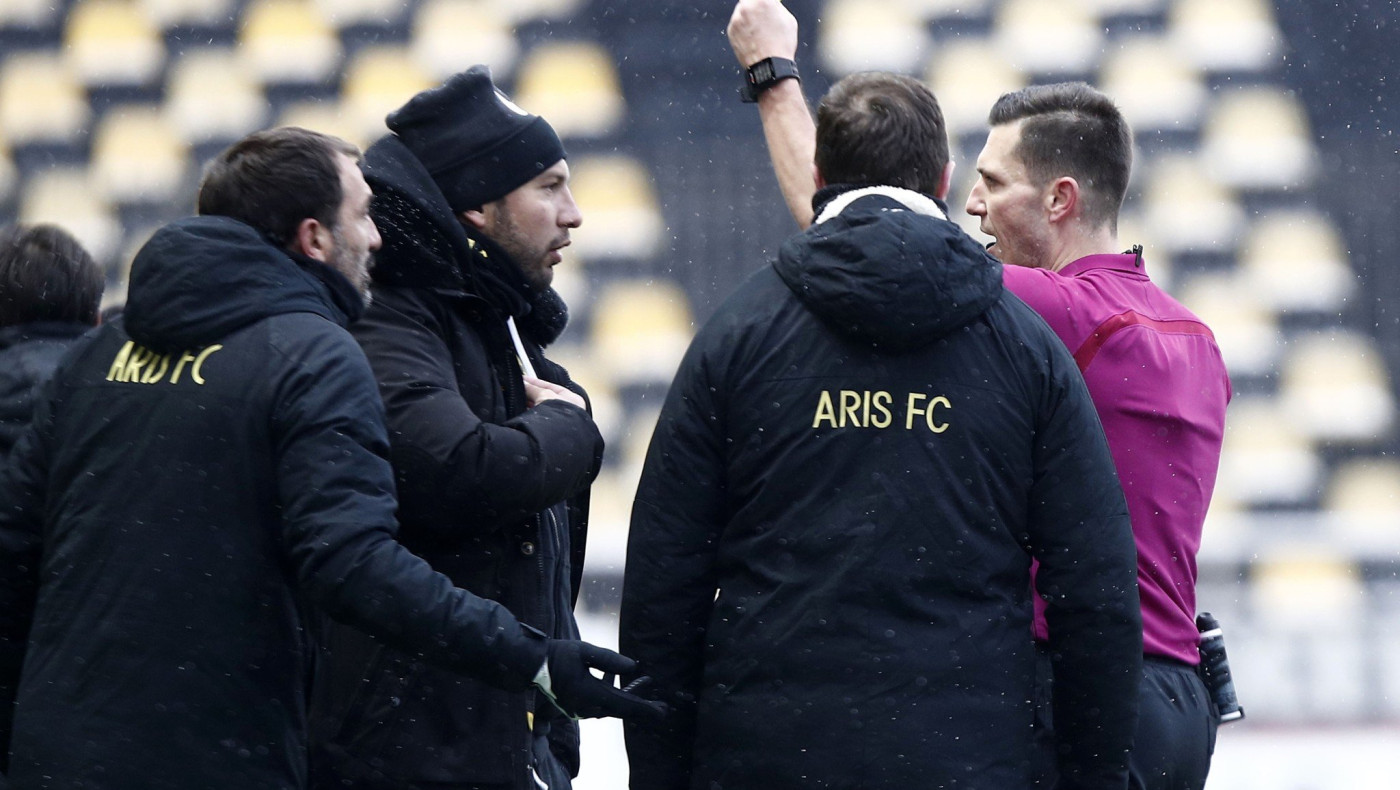 Άρης: «Πού το είδε το οφσάιντ ο βοηθός; Ένα μέτρο πίσω είναι! Κύριε Κλάτενμπεργκ θα το τελειώσεις επιτέλους αυτό το έργο;»