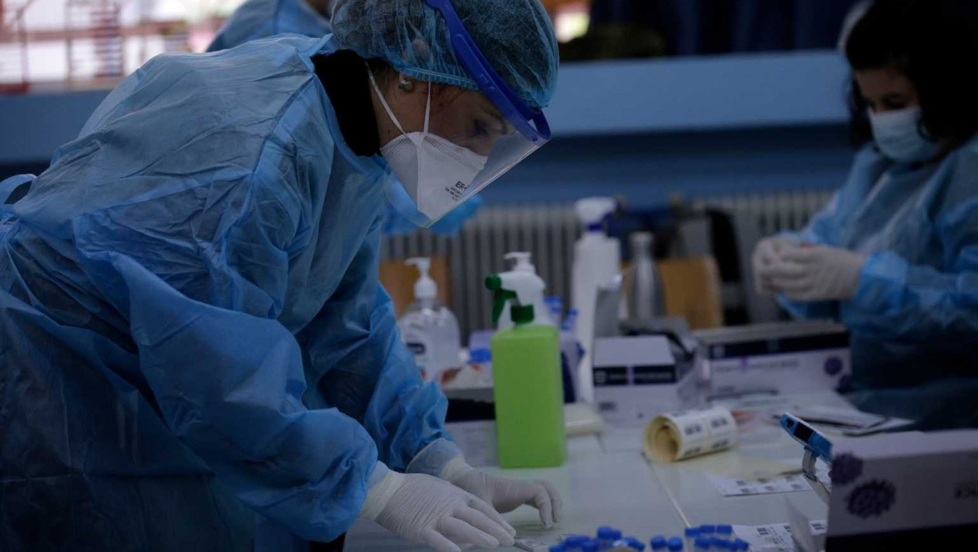 Κορωνοϊός: Πτώση στους δείκτες κρουσμάτων και διασωληνωμένων