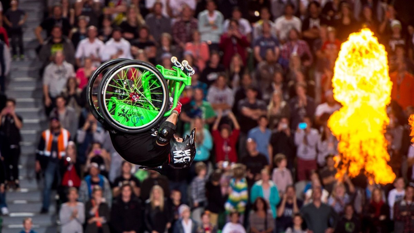 Άαρον Φόδερινγκχαμ: Έγινε ο Σούπερμαν πάνω σε δύο τροχούς