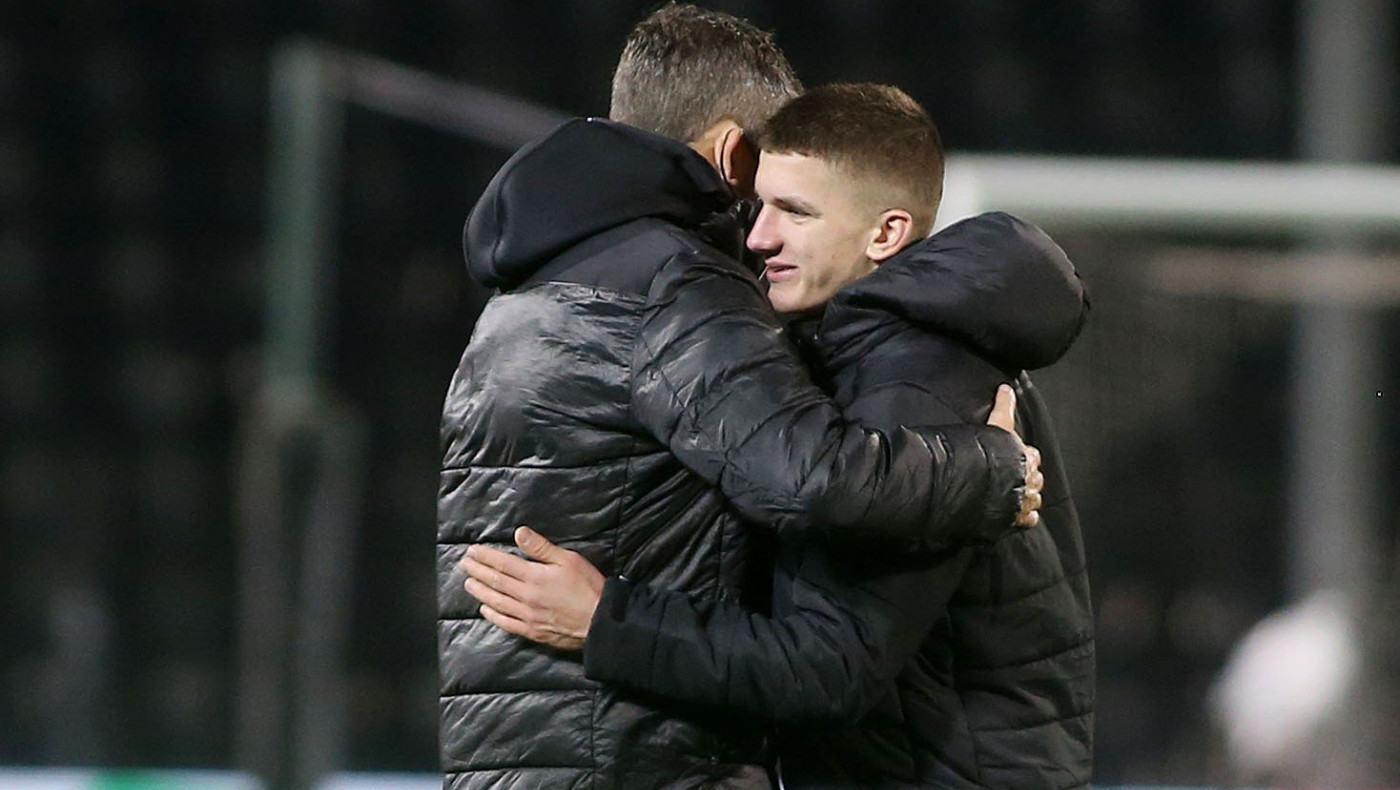 Ασπίδα για Τζόλη στις ηχηρές «σειρήνες»