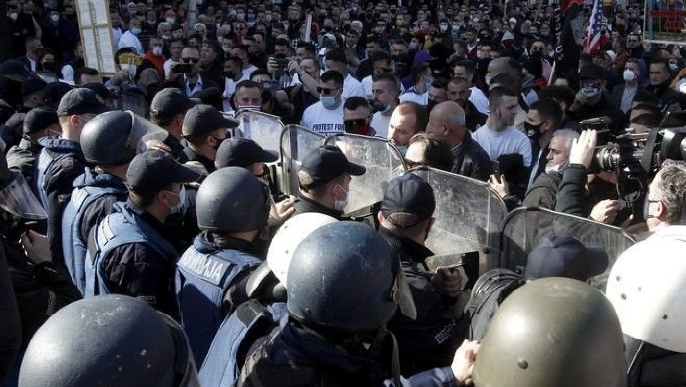 Διαδήλωση Αλβανών στα Σκόπια! Ενταση και συνθήματα για «UCK»!