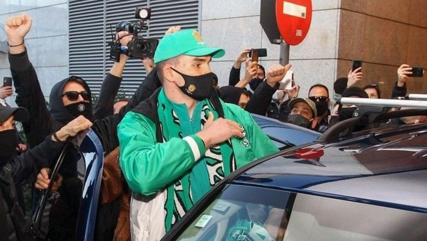 «Πάτησε» Αθήνα ο Χεζόνια, θερμή υποδοχή από τους φίλους του Παναθηναϊκού