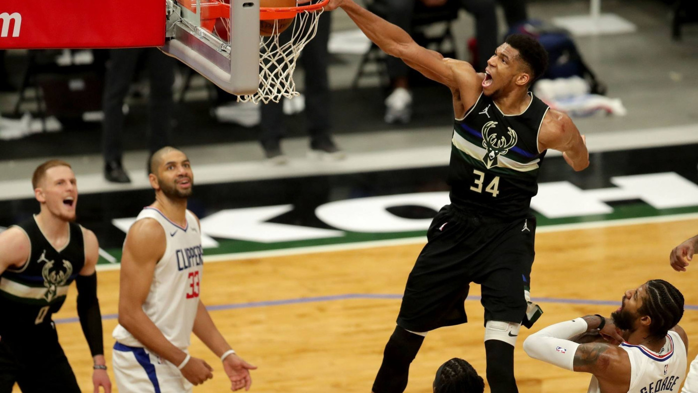 Ο Καουάι Λέοναρντ υποκλίθηκε στον Γιάννη Αντετοκούνμπο