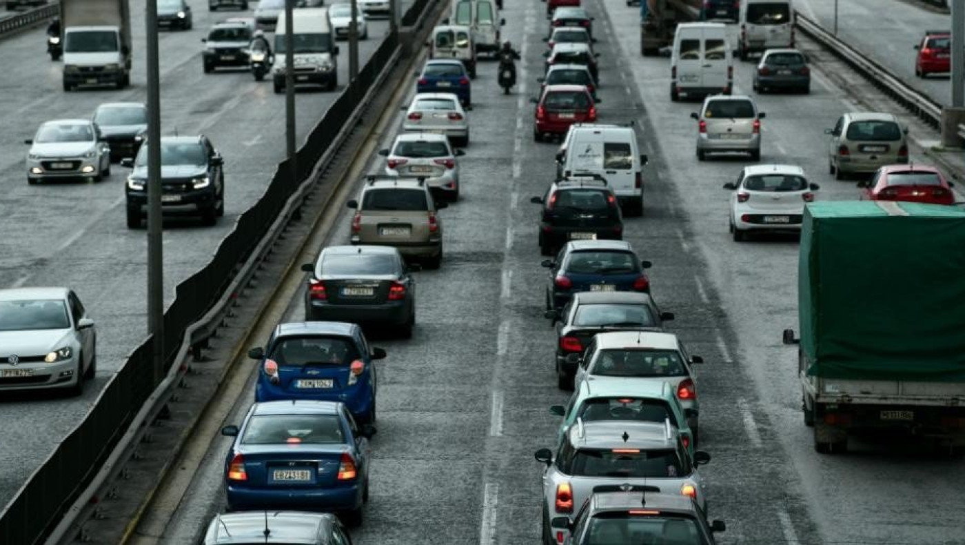 Πρόστιμα έως 30.000 ευρώ από αύριο για τέλη και ακινησία Ι.Χ