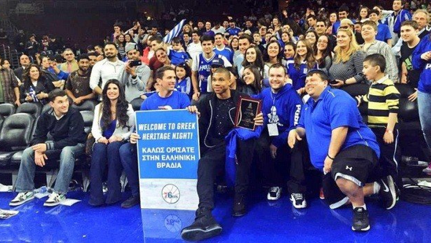 Εκπληξη για Αντετοκούνμπο στη Φιλαδέλφεια