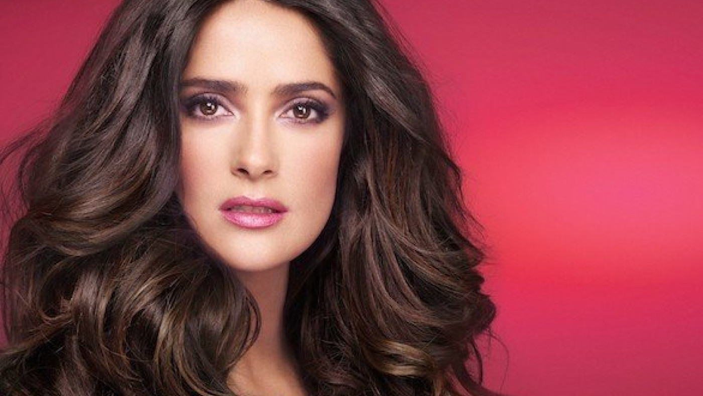 Η Σάλμα Χάγιεκ τρώει τριζόνια και... σοκάρει (VIDEO)