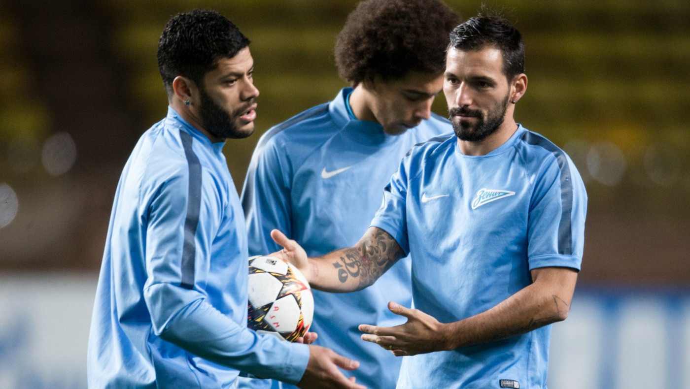 Η κούπα και το εισιτήριο του Champions League