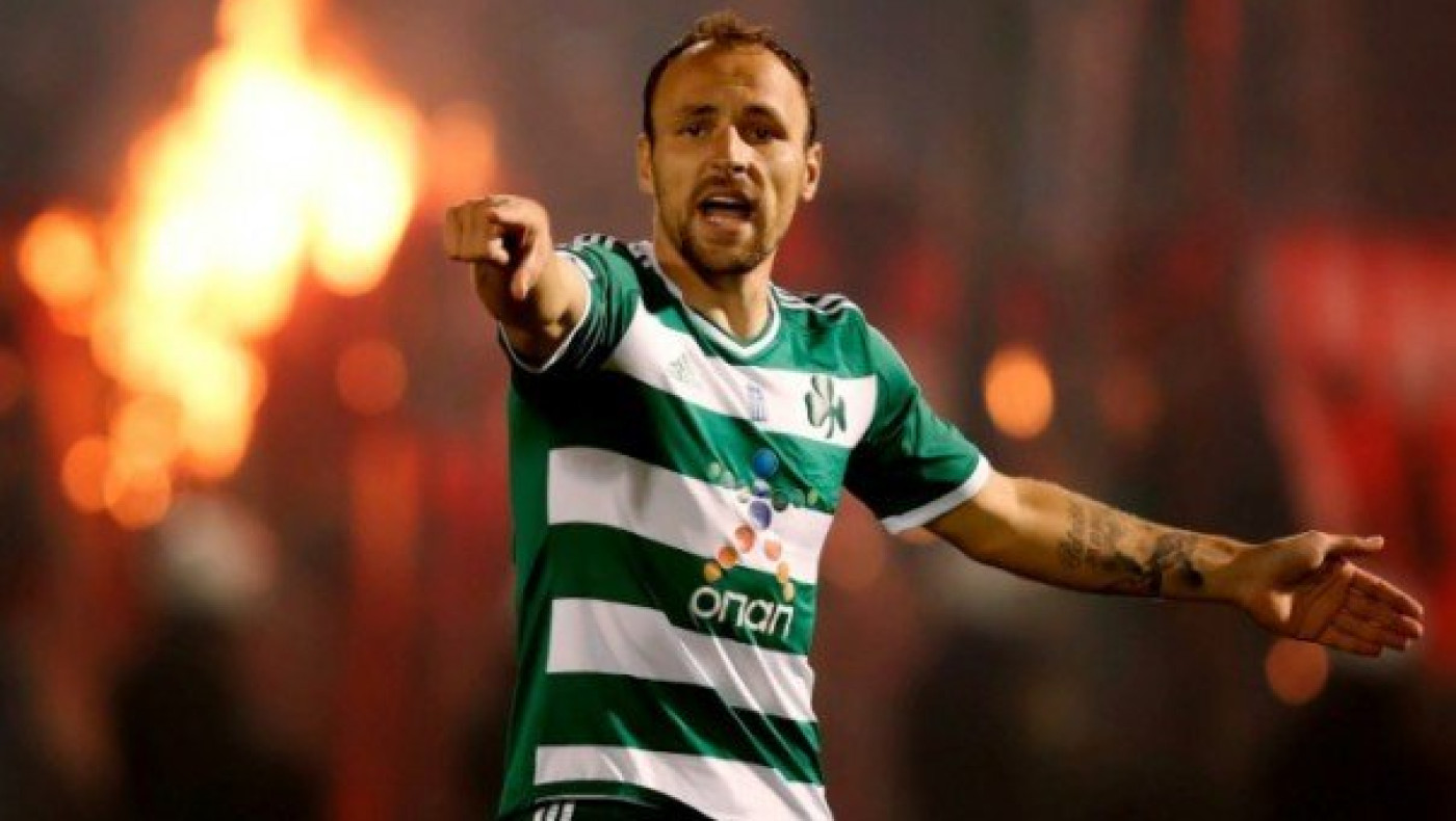 Τους έπιασε στα… τσίσα (pic)