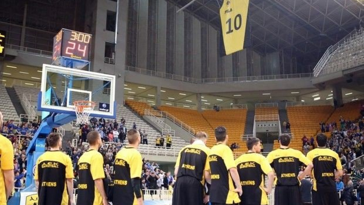 Στην οροφή η φανέλα του Αμερικάνου