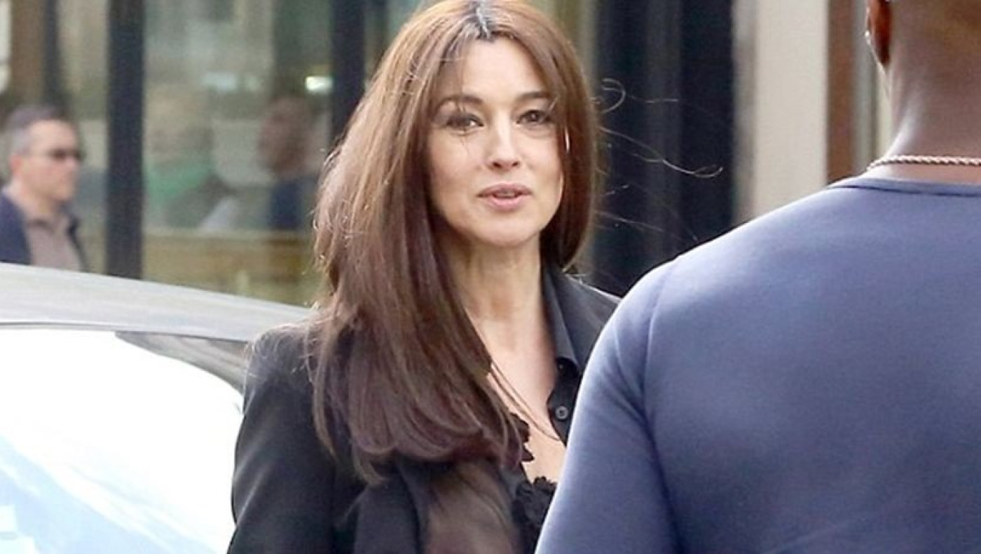 Με see-through μπλούζα και χωρίς σουτιέν η Μόνικα Μπελούτσι κολάζει ξανά! (pic)