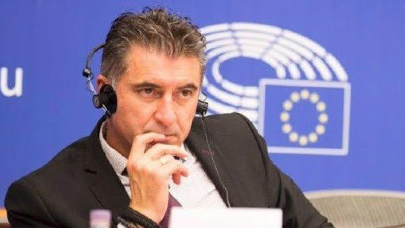 Ή δώστε του τα κλειδιά της ΕΠΟ, ή αφήστε τον στην ησυχία του στην Ευρωβουλή