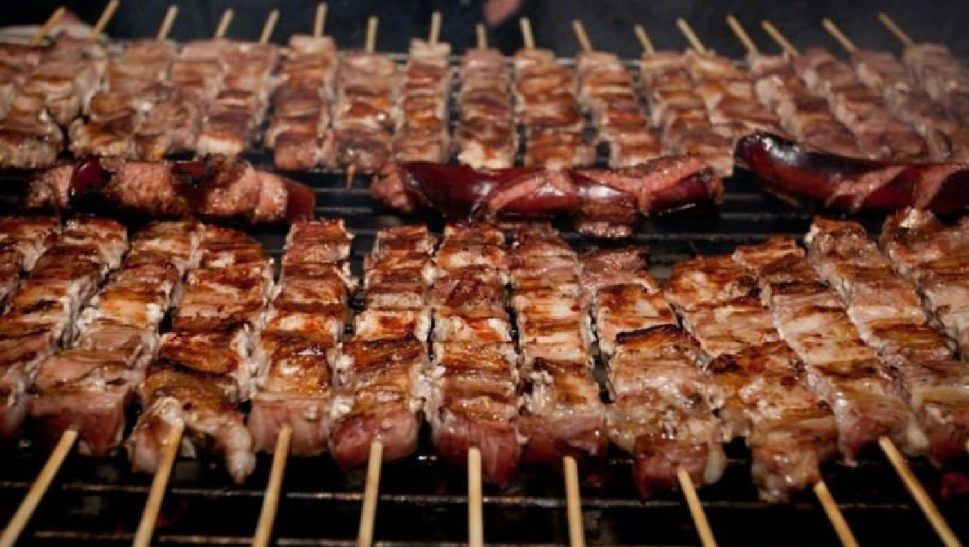 Κοζάνη: «Τσίκνισαν» σε καφενείο και έστειλαν στο νοσοκομείο μία γυναίκα