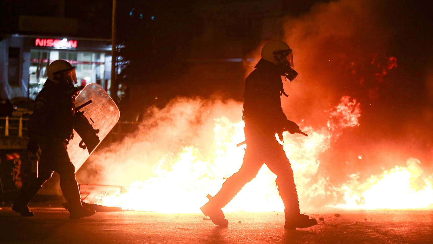 Νέα Σμύρνη: Μάχες σώμα με σώμα - Εικόνες από drone της ΕΛ.ΑΣ (pics & vids)