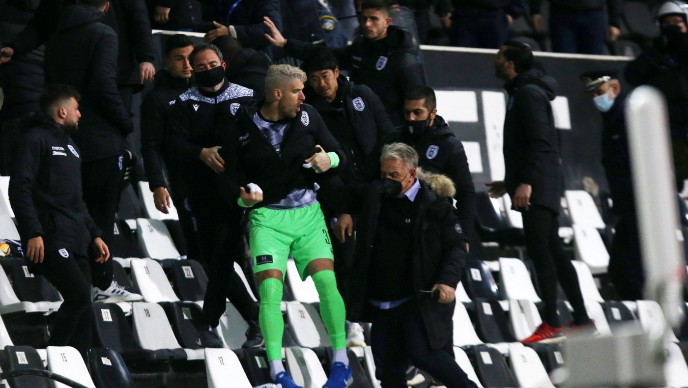 Ο Πασχαλάκης πρέπει να φύγει γιατί είναι μέτριος τερματοφύλακας, όχι γιατί «χρεώνεται» κακή συμπεριφορά στον... καλό οπαδό