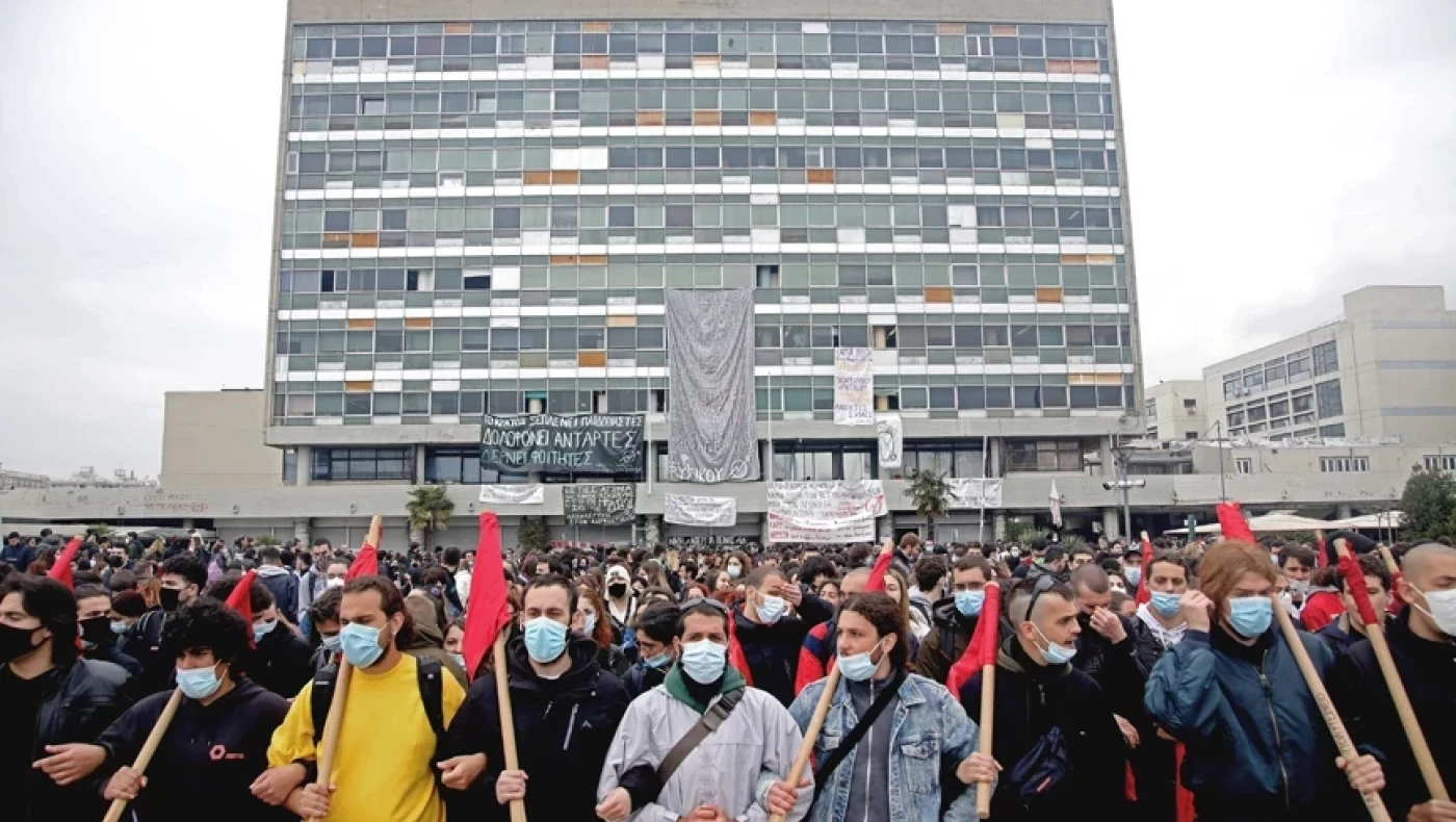 Μπλόκο της αστυνομίας στη φοιτητική πορεία στην Θεσσαλονίκη!