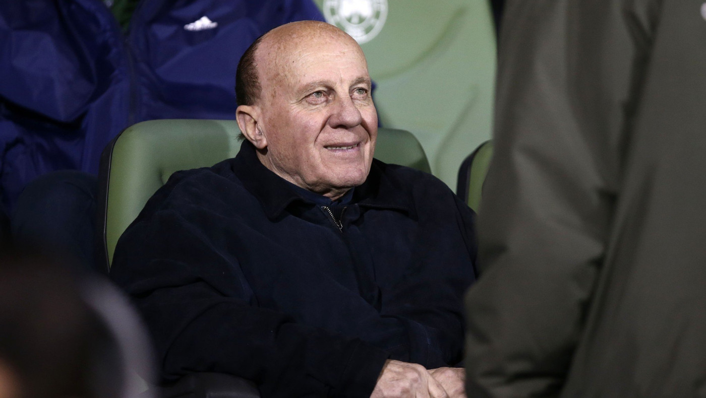 Διασωληνωμένος σε κρίσιμη κατάσταση ο Μίμης Δομάζος