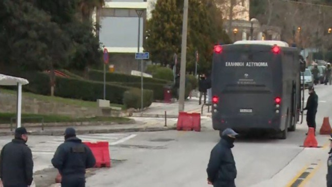 ΑΠΘ: Σε εξέλιξη επιχείρηση της αστυνομίας για εκκένωση της κατάληψης