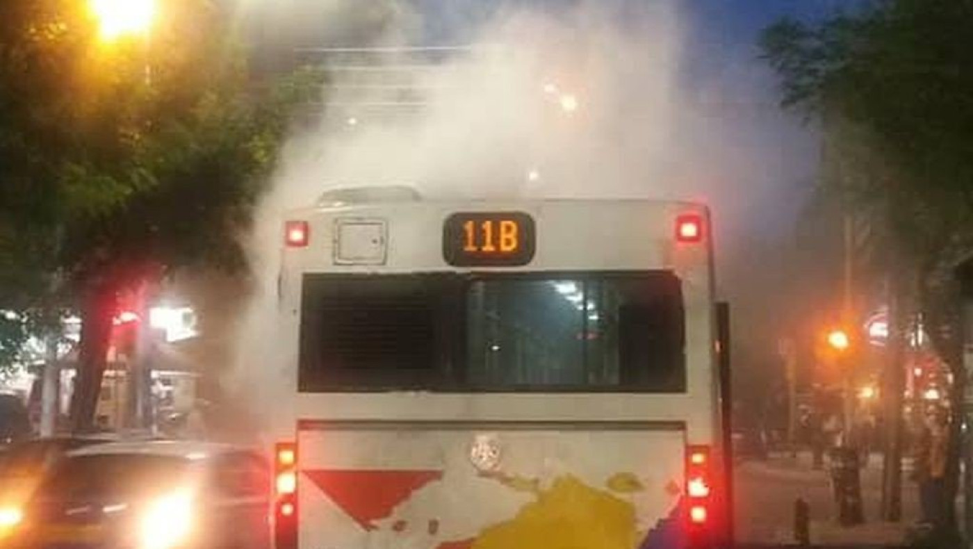 Θεσσαλονίκη: Φωτιά σε λεωφορείο του ΟΑΣΘ - Επιχείρηση της Πυροσβεστικής