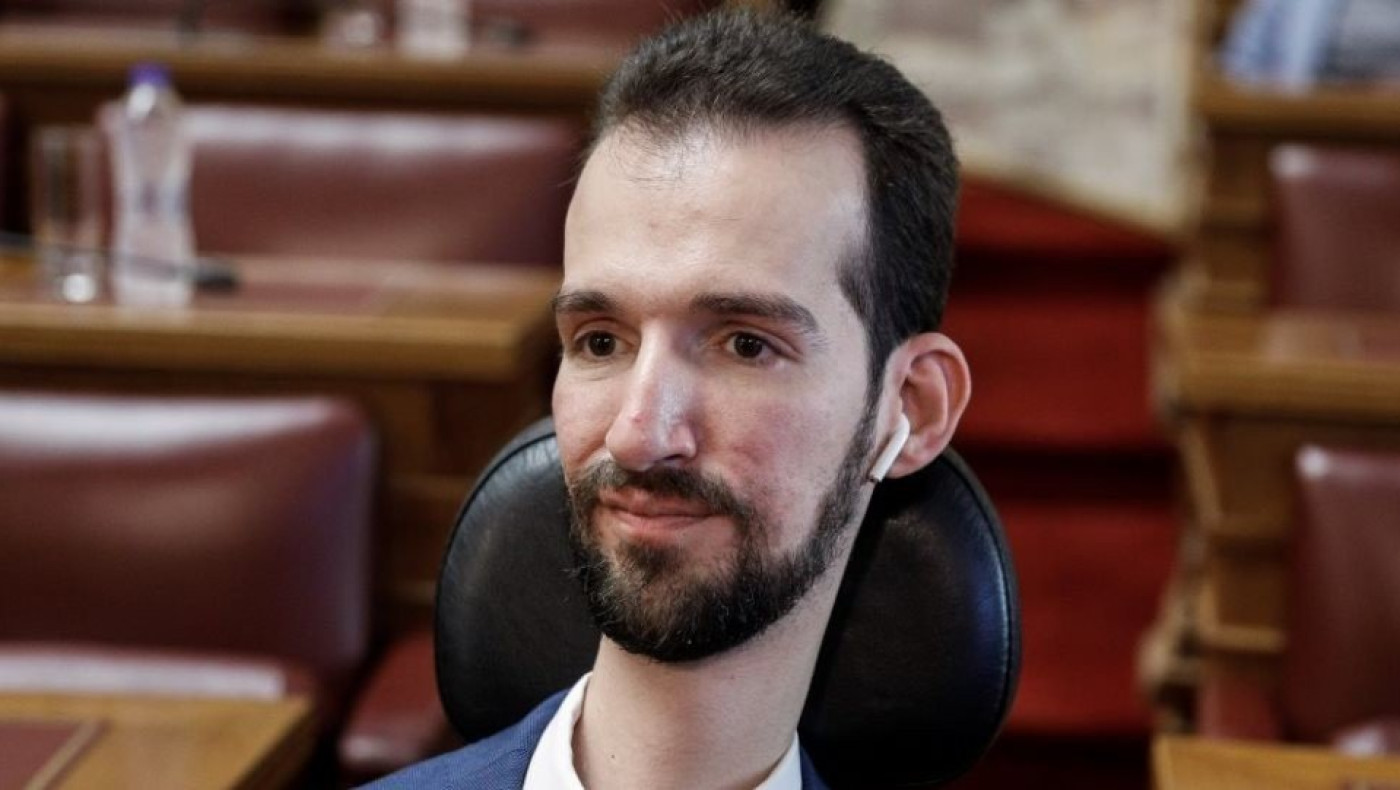 Κυμπουρόπουλος: Ψήφισε κατά του δικαιώματος του γυναικών στην άμβλωση και προκάλεσε αντιδράσεις