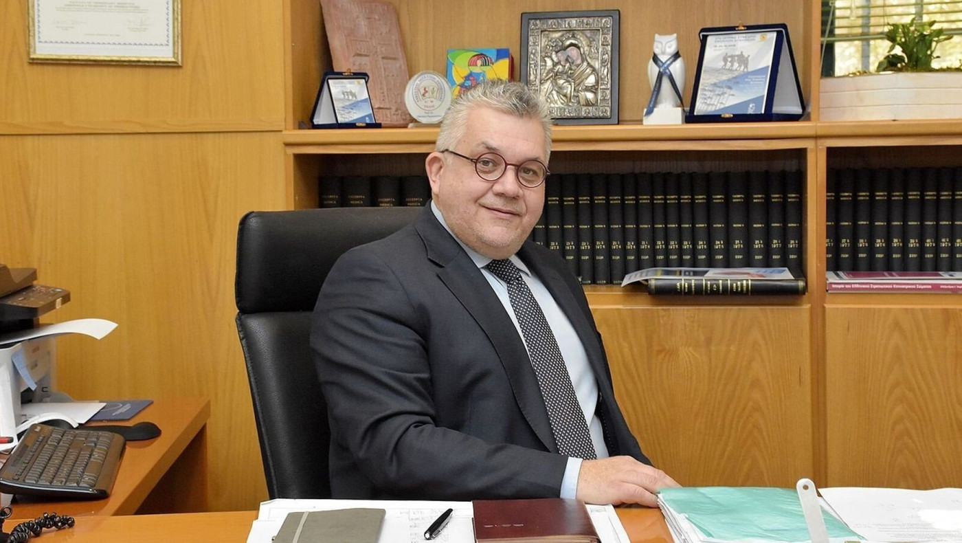 Διαψεύδει ότι εμβολιάστηκε εκτός σειράς ο Πρύτανης του ΑΠΘ