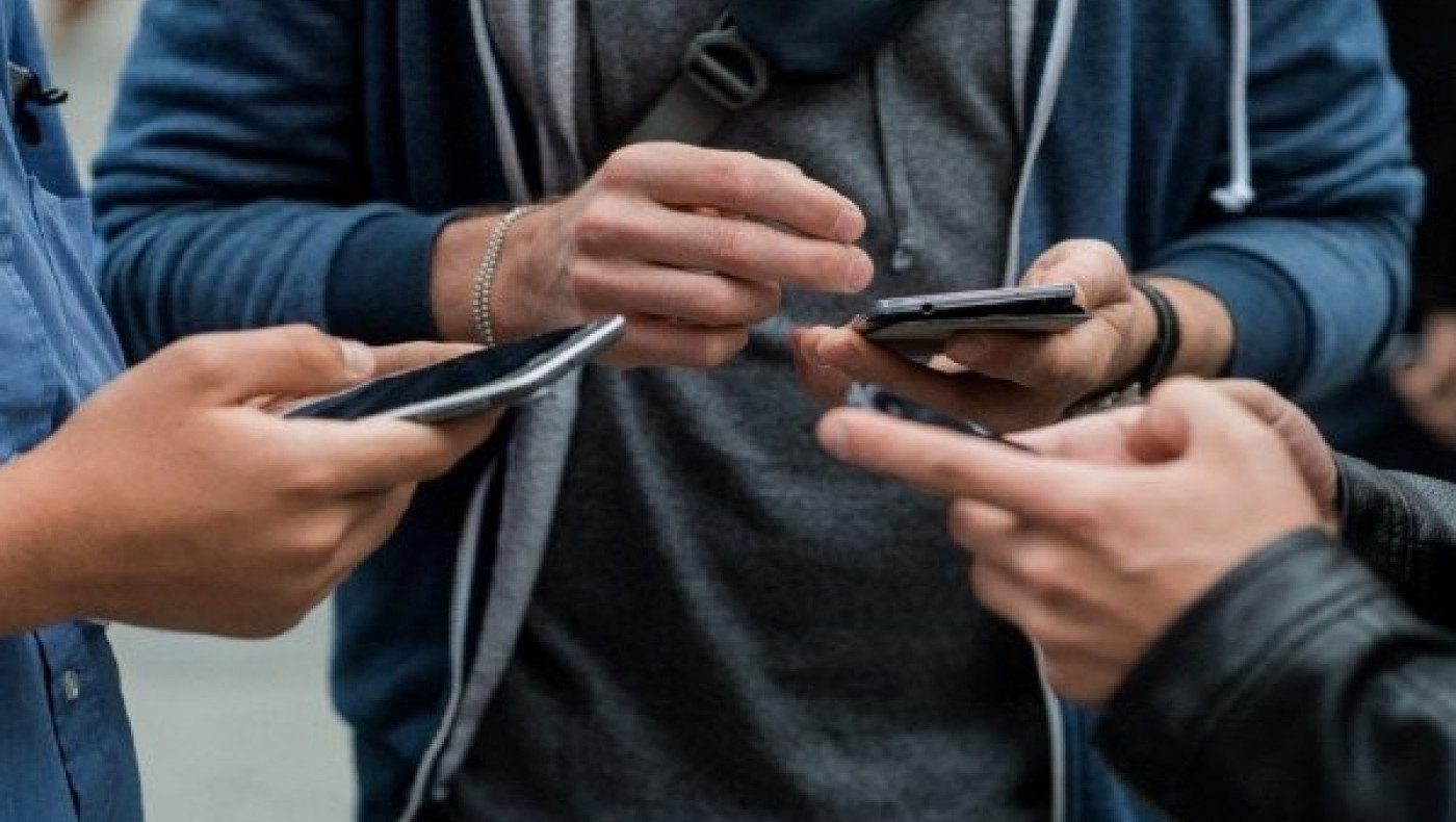 ΒΟΜΒΑ: Εταιρεία κινητής τηλεφωνίας απολύει χιλιάδες εργαζόμενους