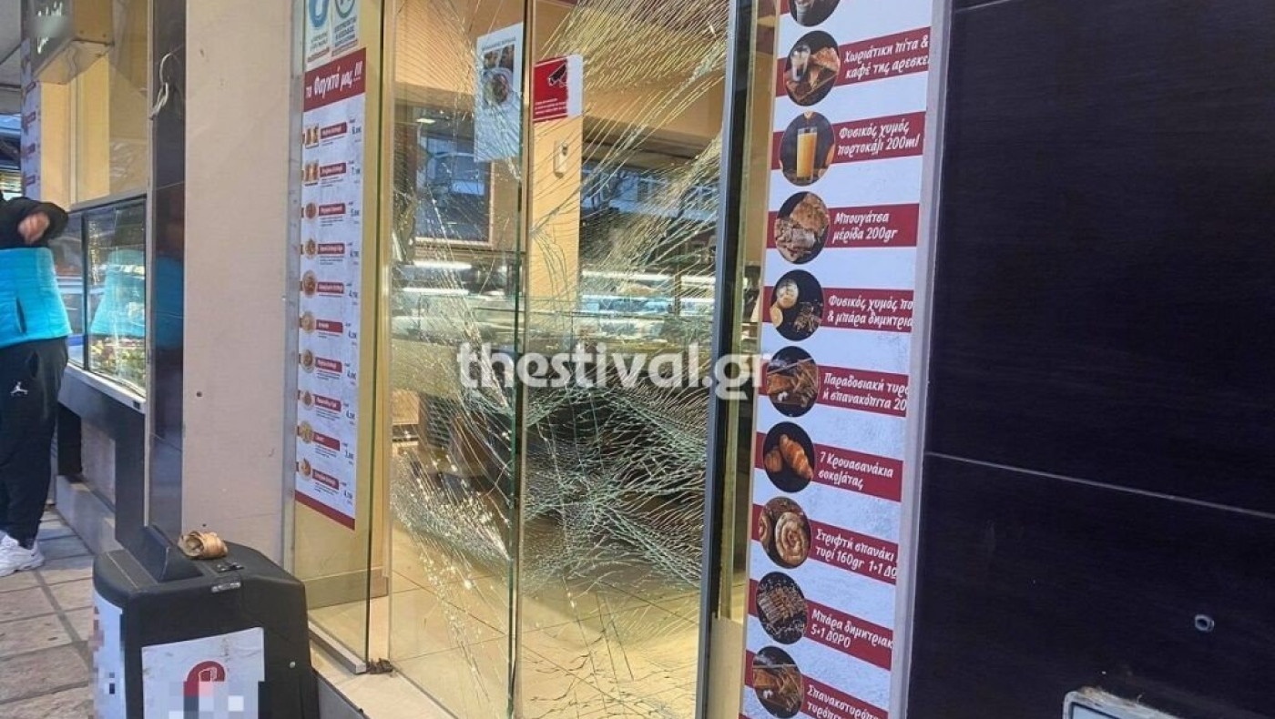 Θεσσαλονίκη: Απείλησαν νεαρό με μαχαίρι και διέλυσαν ζαχαροπλαστείο!